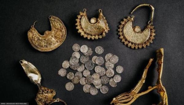 在荷兰，历史学家用金属探测器发现了罕见的中世纪文物
